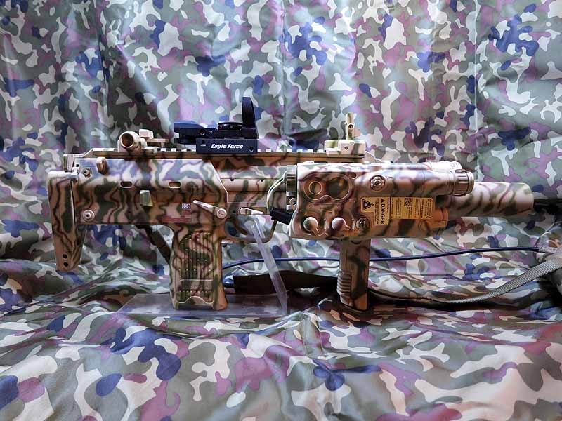 MP7A1 タンカラー　震閃電　迷彩塗装カスタム　エアーブラシで塗装