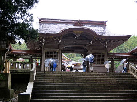 弥彦神社の拝殿