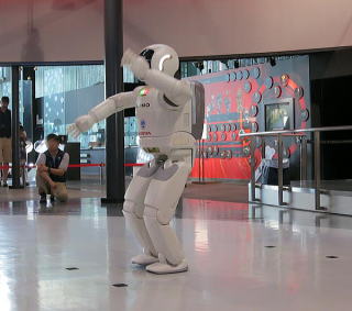 人型ロボット「アシモ」の踊り