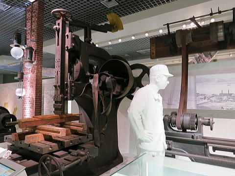 国産工作機械で最も古いものの一つの旋盤