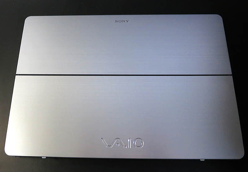 VAIO Fit 13Aの上面