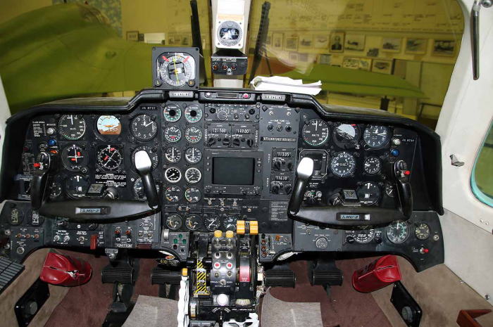 MU-2ビジネス機　操縦席